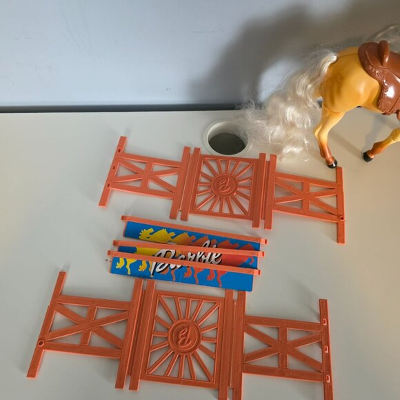 Barbie Horse and Corral - Picture 5 of 6